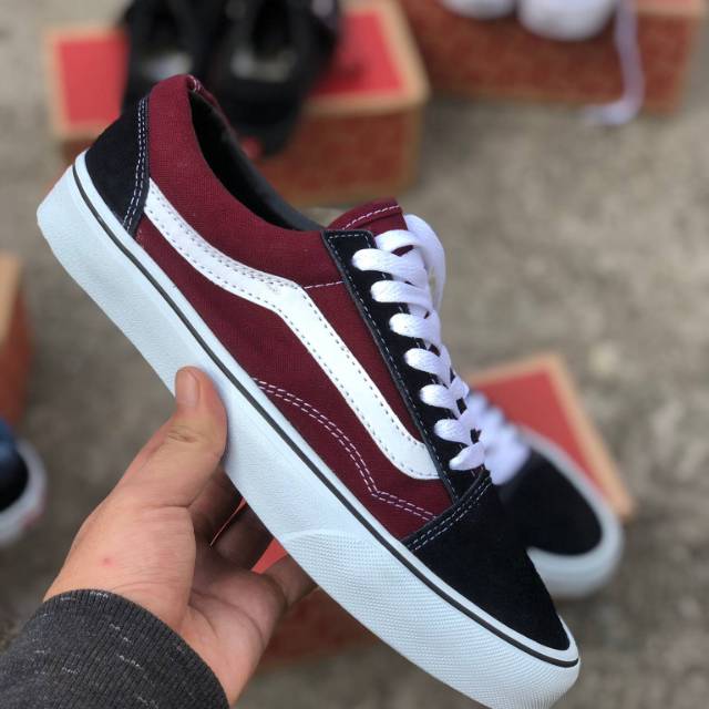 Vans old outlet skool maroon black