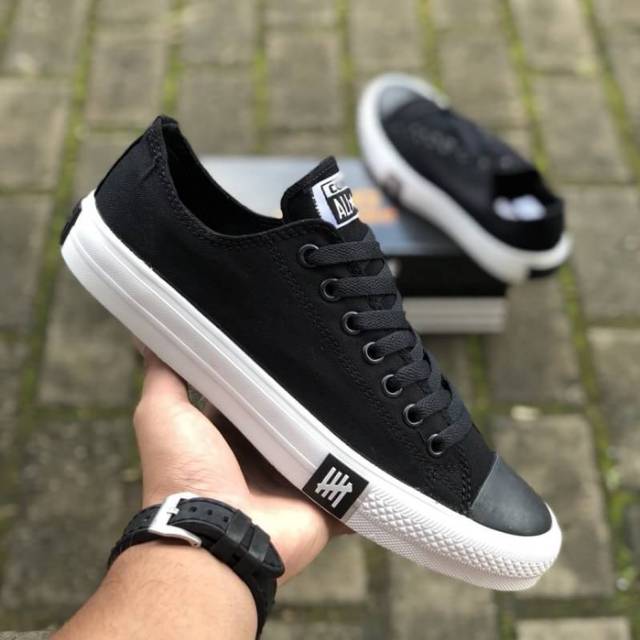 Harga converse 2025 x undefeated original