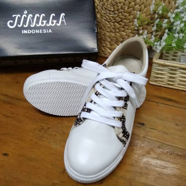 Jual Sepatu Snickers cantik motif batik 