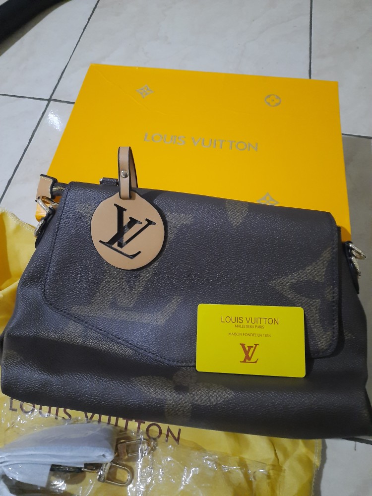 Jual Tas LOUIS-S VUITTON LV BEAUBOURG M43593-2 TT 50 batam impor original  fashion branded reseller sale di lapak Tas Batam Terbaru