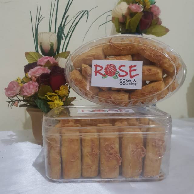 Bahan-bahan kastengels keju cheddar tersusun rapi di meja dapur