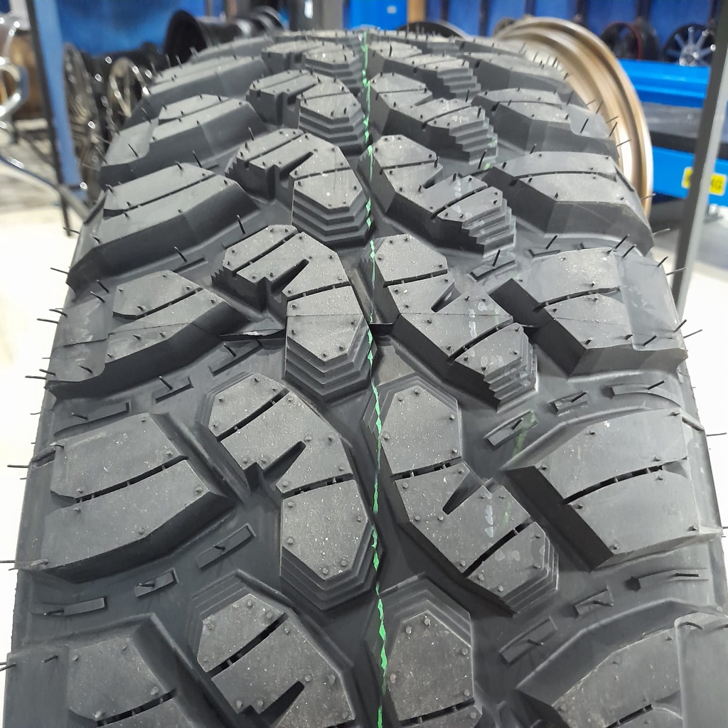 Jual Ban Mobil Lapangan Ban Tubles Untuk Mobil Jimny Katana Ukuran 235 ...