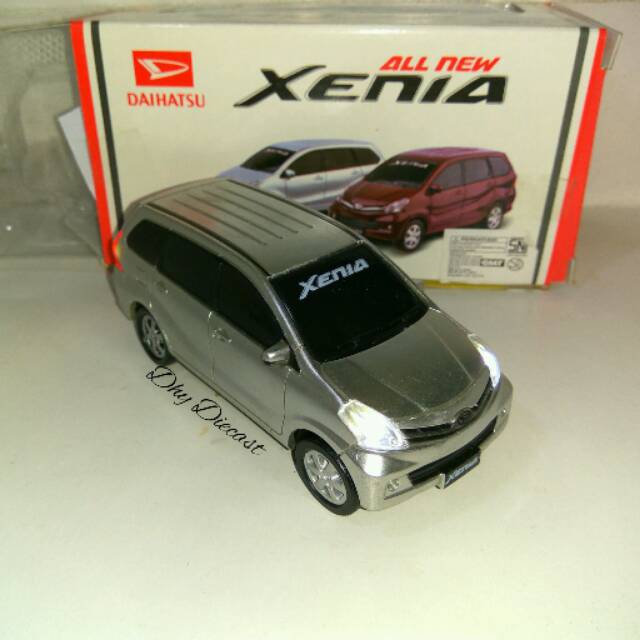 Tomica xenia store