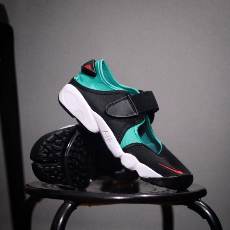 sepatu sandal nike