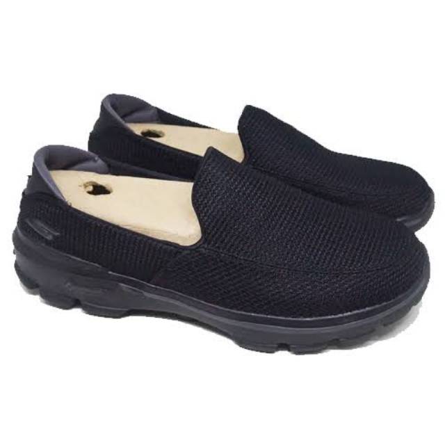 Sepatu skechers goga sales max