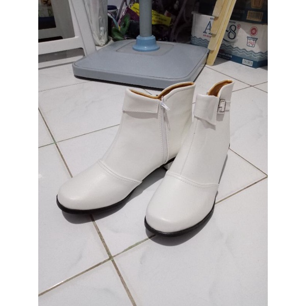 Jual Boota Putih | Shopee Indonesia