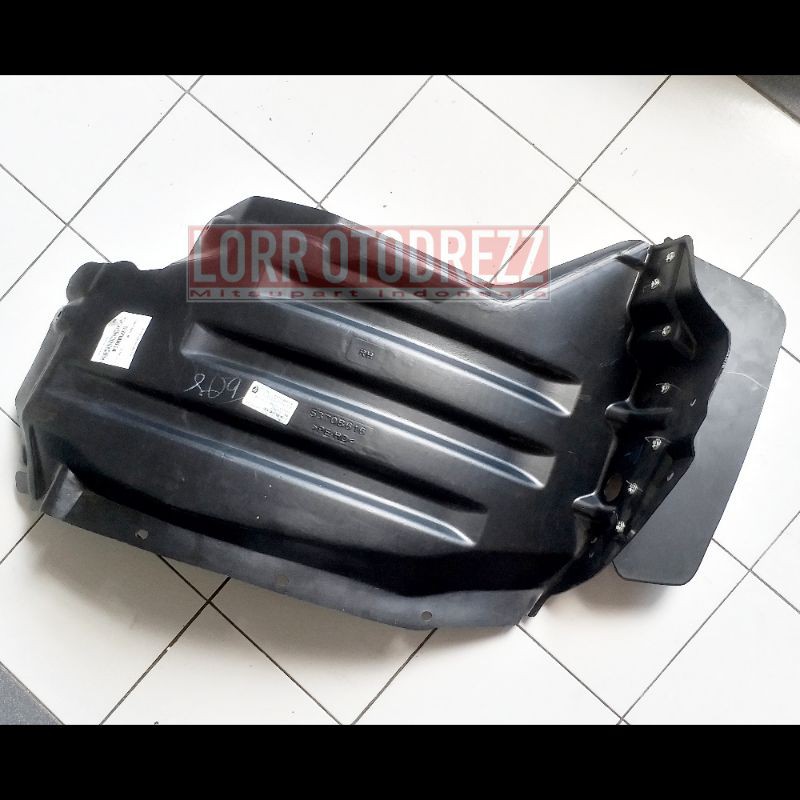 Jual Shield kit / inner fender roda depan All New Pajero Sport Original ...