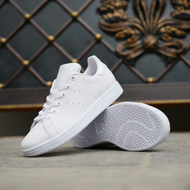 Stan smith full on sale white