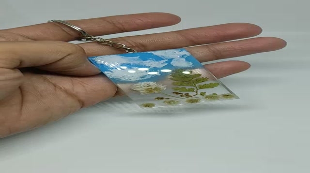 Jual Gantungan Kunci/Keychain Resin Art Motif Bunga Edelweiss & Awan ...