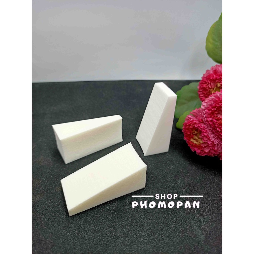 Jual Sponge MakeUp Wedge bentuk segitiga warna putih | Shopee Indonesia