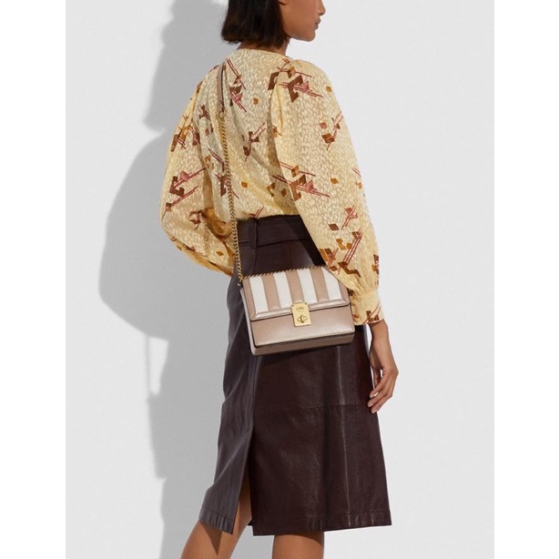 Jual Coach Hutton Shoulder Bag With Colorblock Quilting Taupe Multi ...