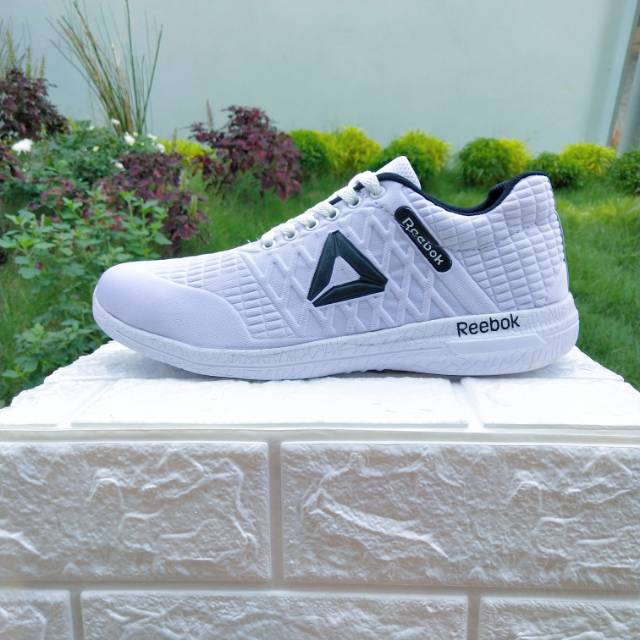 sepatu reebok warna putih