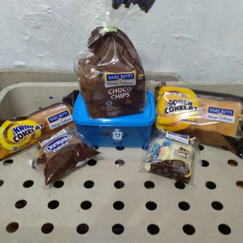 Jual paket roti sari roti free lunch box (SPESIAL COKELAT) | Shopee ...