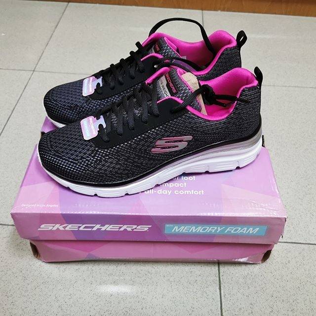 Skechers memory foam on sale indonesia