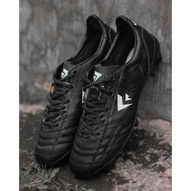 Jual Sepatu Sepakbola Sevspo Kempo NL Garuda (Hitam/Putih) | Shopee ...