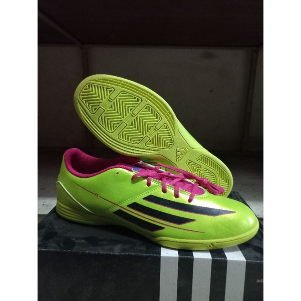 Sepatu futsal 2025 adidas f5