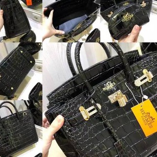 ↔ TITIP JUAL ↔ Nama barang : Tas Hermes Kelly Croco Premium Size : 32cm  Pegangan resleting lepas Harga : 550.000 Kontak : wa…