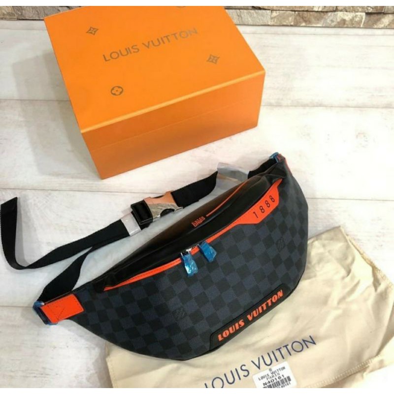Louis Vuitton bum bag / sac ceinture ecru shearling clutch bag – Luxify  Marketplace
