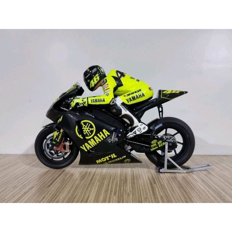 Jual Minichamps Yamaha YZR-M1. Rossi Test Sepang 2007.(LE