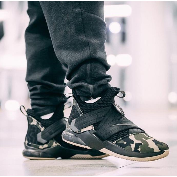 Jual HOT NIKE LEBRON SOLDIER XII SFG CAMO PREMIUM ORIGINAL SNEAKERS Shopee Indonesia