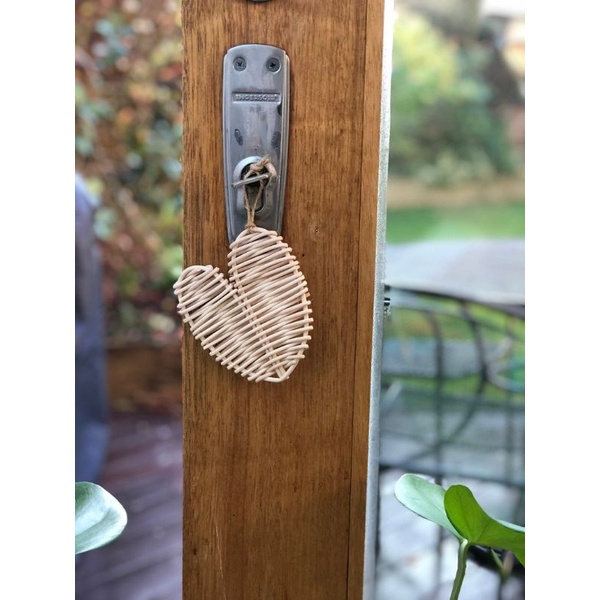 Jual gantungan kunci rotan heart love/gantungan pintu rotan | Shopee ...