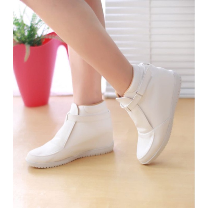 Sepatu hot sale wedges boots