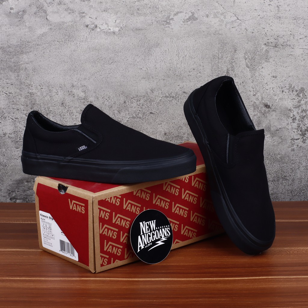 Vans slip outlet on hitam