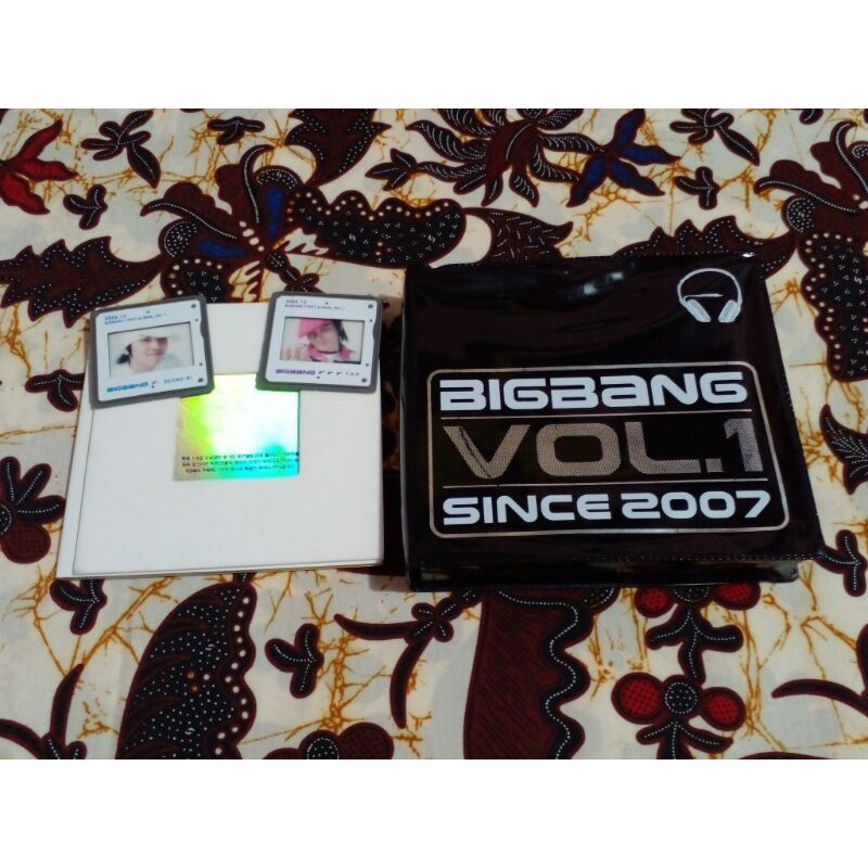Jual BigBang Vol. 1 - Since 2007 Album Big bang Photo Mounts Jual BigBang Vol. 1 - Since 2007 Album Big bang Photo Mounts