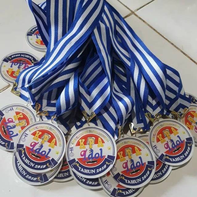 Jual Medali samir Wisuda Akrilik Tebal | Shopee Indonesia
