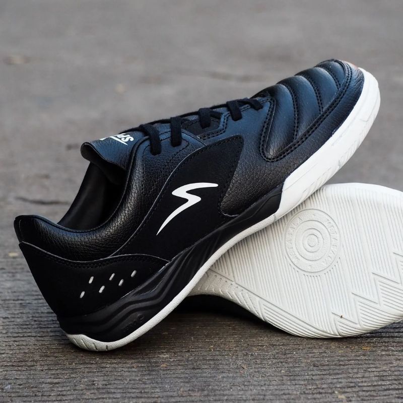 Jual Sepatu Futsal Specs Metasala Maverick Black/White | Shopee Indonesia