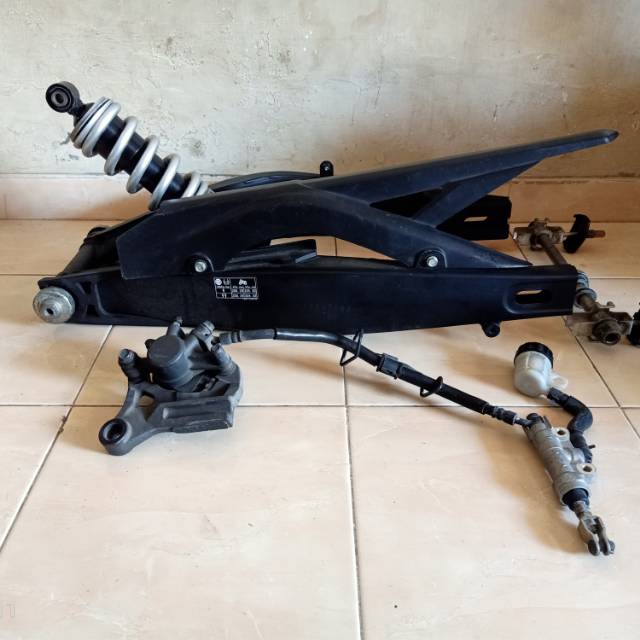 swing arm r25