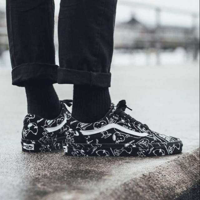 Vans old skool snoopy black sales
