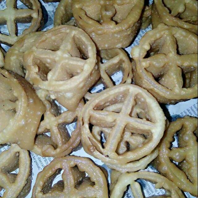 Jual Kue khas gorontalo kue Roda (kue bola)enak,gurih dan crispy ...