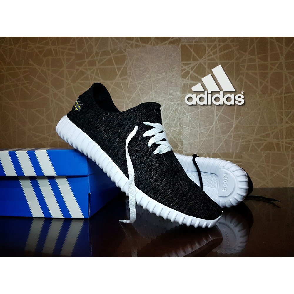 Adidas yzy 2025 hitam putih