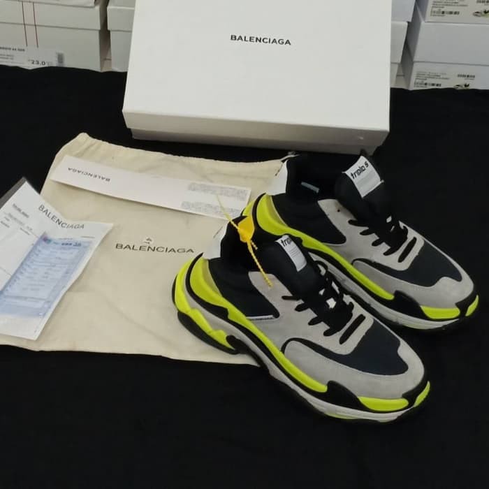 Balenciaga triple s hot sale grey black volt