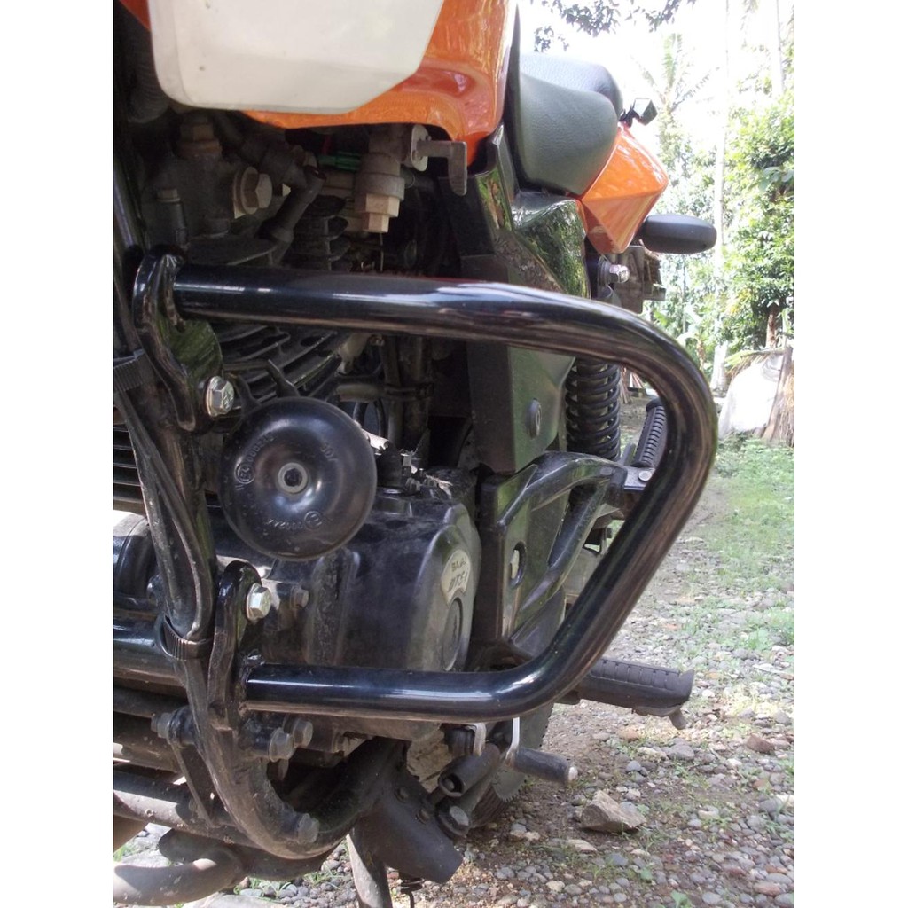 Bajaj pulsar 220 engine guard hot sale