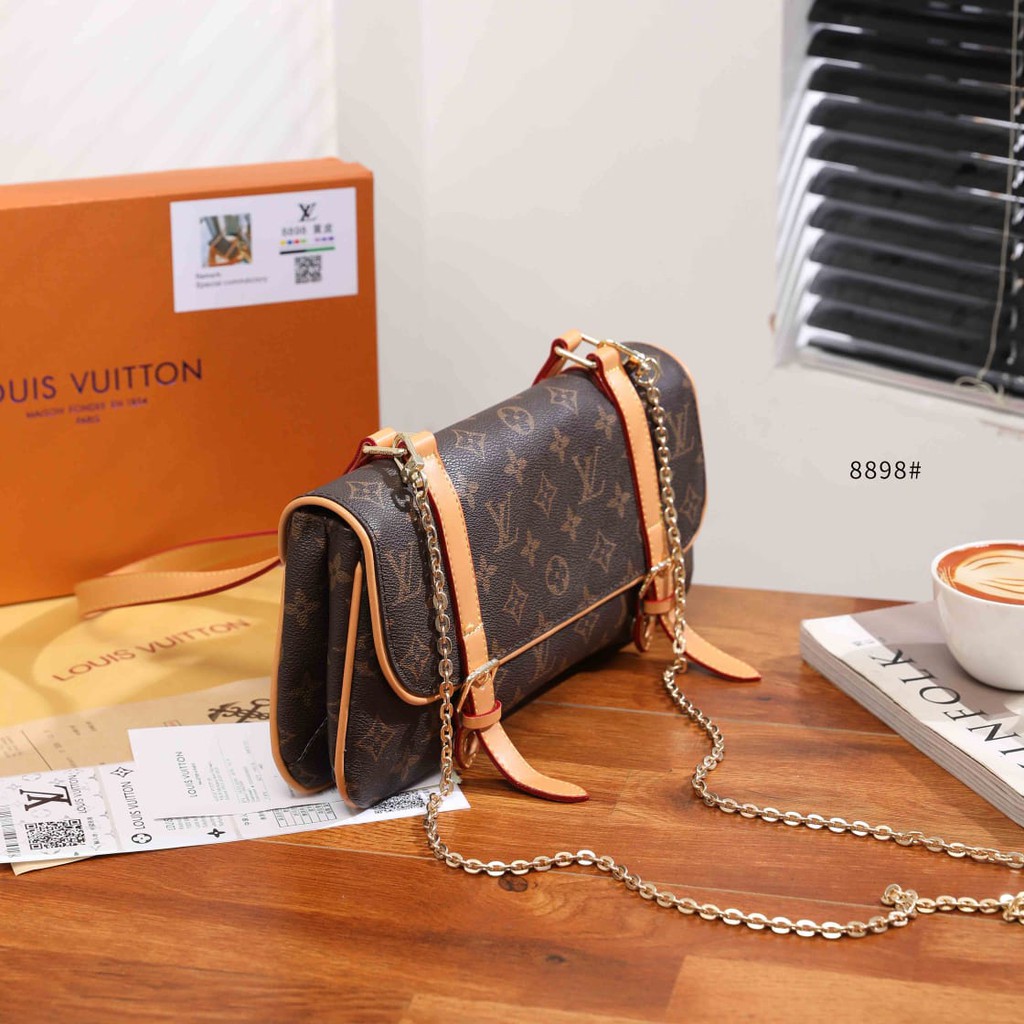 LV/Louis Vuitton Twinny Presbyopia Chain Horn Handbag 