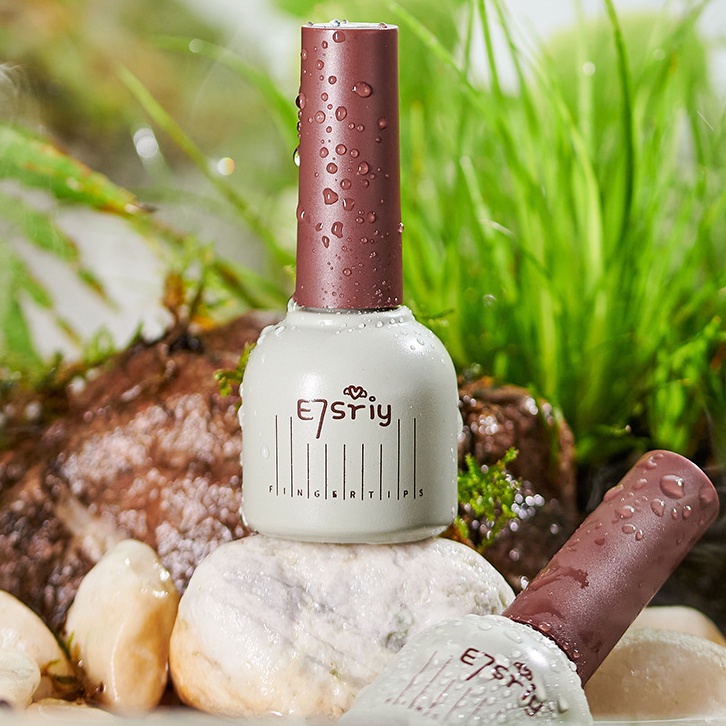 base coat kutek dengan lapisan dasar yang rata dan berkilau