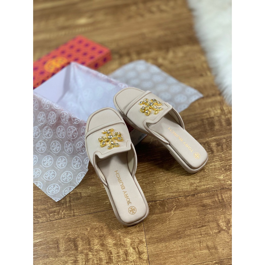 Harga sandal tory store burch