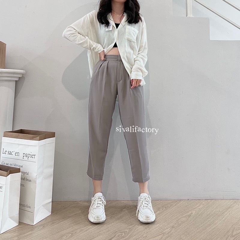 Sahna orqasida porno model yonca