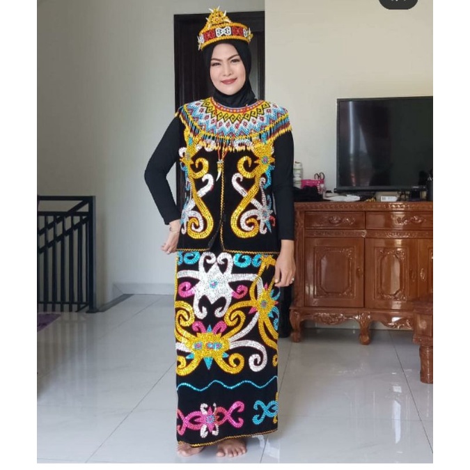 Jual 1 set kostum adat dayak Kalimantan baju dayak orang ulu dayak ulu