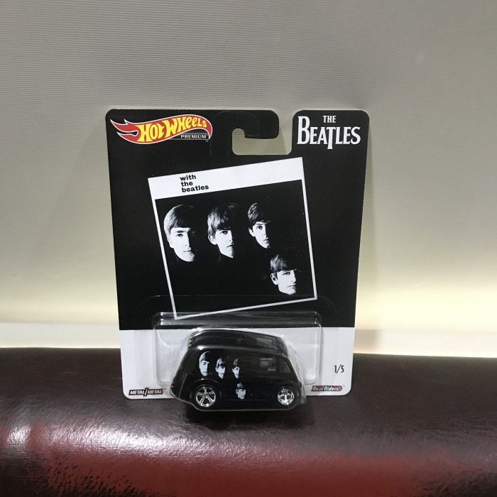Hot Wheels 1/64 - Quick D-livery Robots - Camion Jaune - Modèle Loose (sans Boîte)