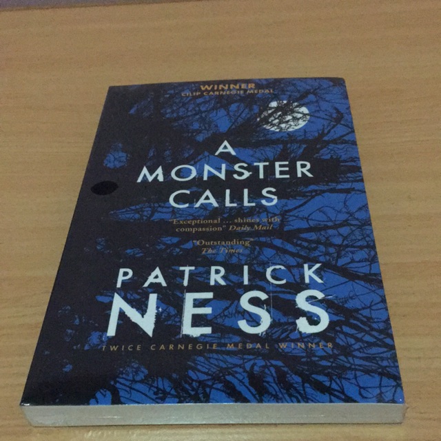 Jual A Monster Calls - Patrick Ness (English) | Shopee Indonesia