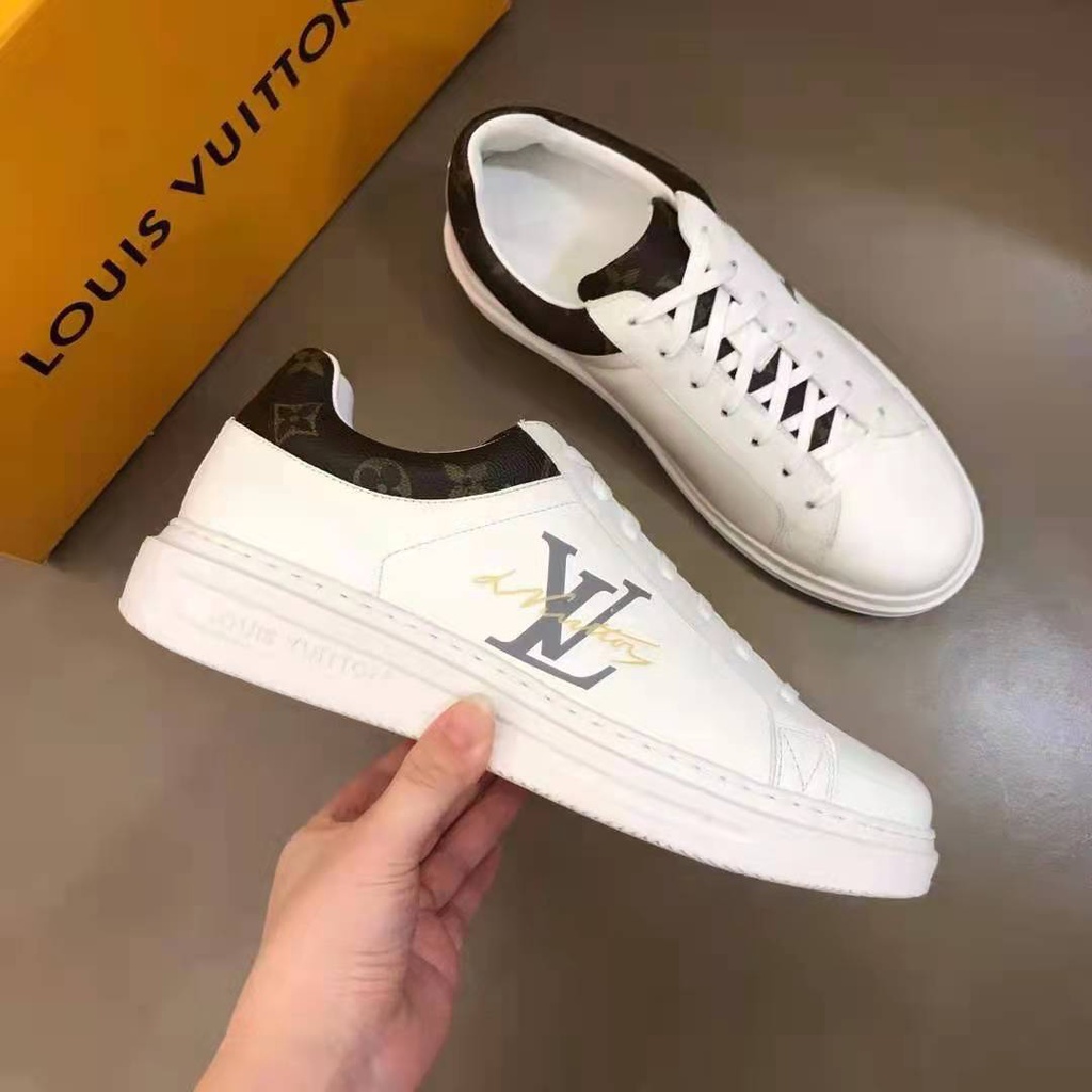 Sepatu olahraga kasual pria LV/Louis Vuitton bermotif putih