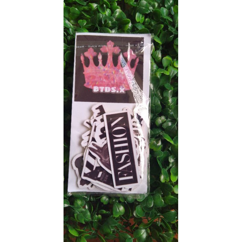 Jual STIKER AESTHETIC HITAM PUTIH | Shopee Indonesia