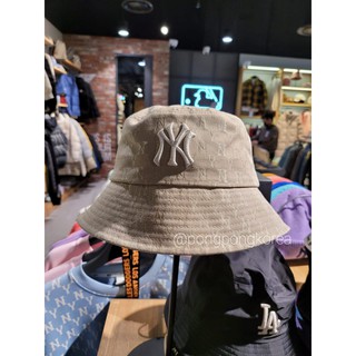 MLB Unisex Classic Monogram Jacquard Bucket Hat NY Yankees Beige