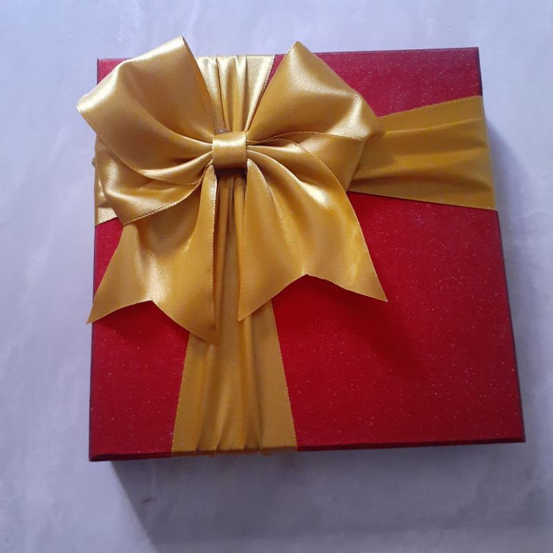 Jual Hard Box Custom Warna dan Ukuran Merah Glitter Pita Gold | Shopee ...