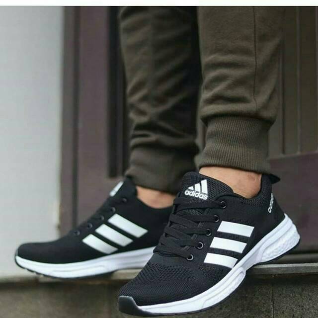 Foto sepatu adidas warna hitam clearance putih