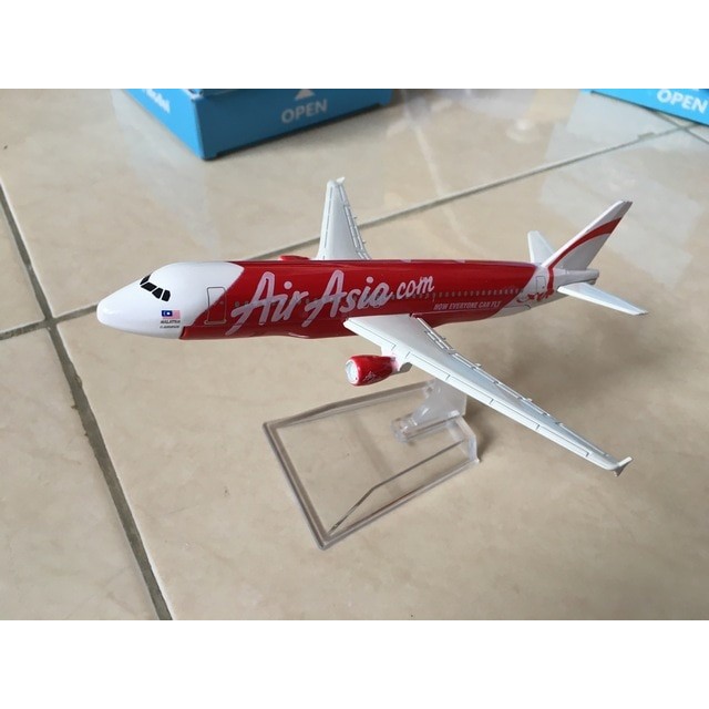 Jual Miniatur Diecast Pesawat Terbang Air Asia Bahan Besi | Shopee ...