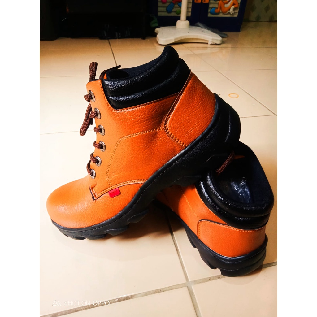 Jual sepatu safety sepatu kerja bot dilengkapi besi diujungnya | Shopee ...